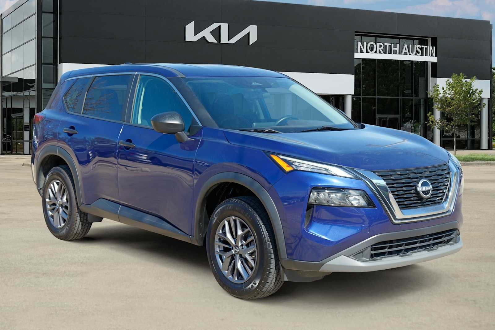 Used 2023 Nissan Rogue S image 8