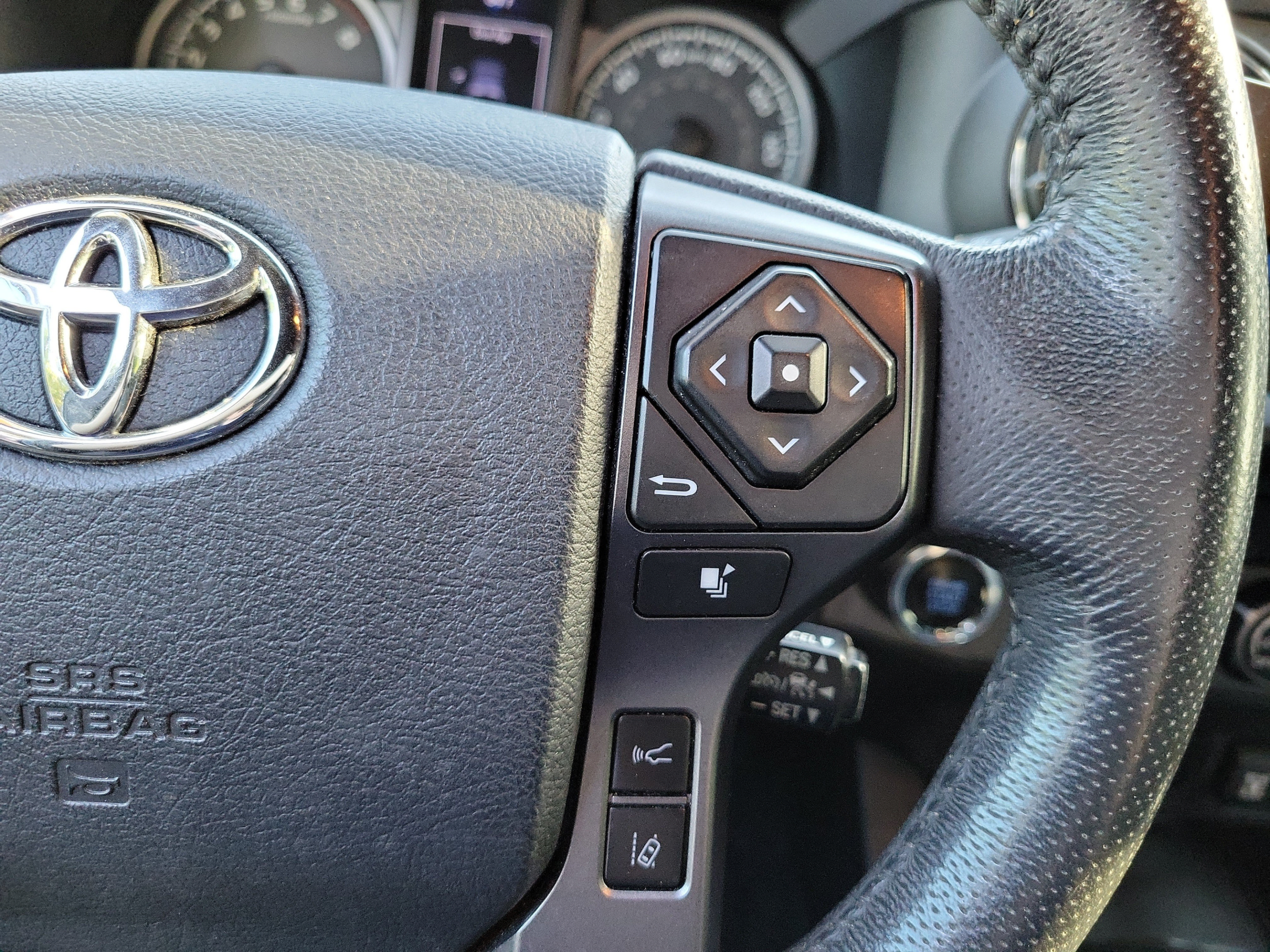 Used 2019 Toyota Tacoma TRD Off-Road w/ Technology Package RWD image 24
