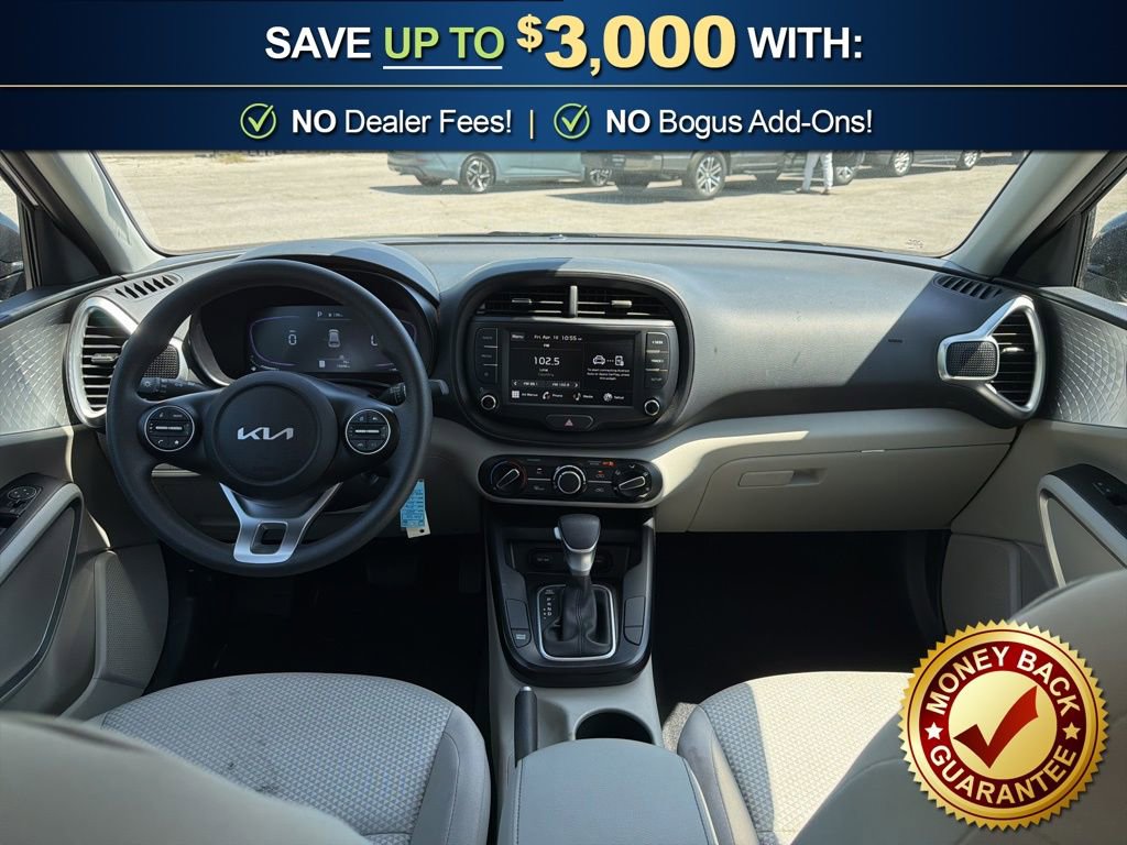 Used 2025 Kia Soul LX w/ LX Technology Package FWD image 18