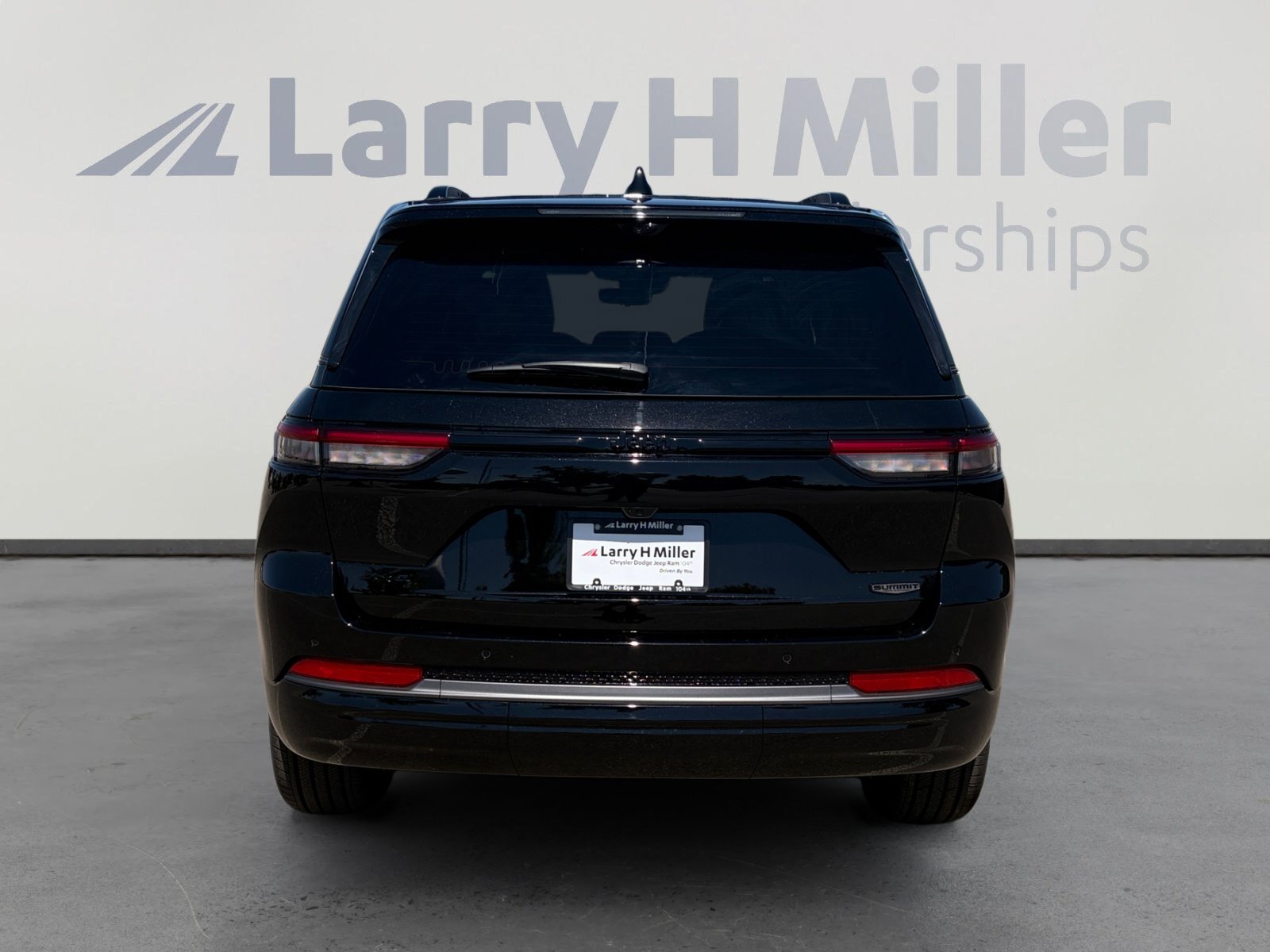 New 2026 Jeep Grand Cherokee Summit w/ Obsidian Package AWD/4WD image 5