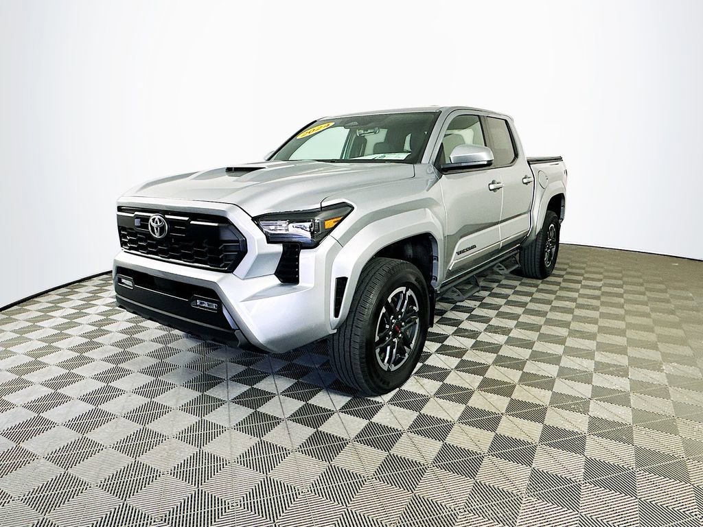 Used 2024 Toyota Tacoma TRD Sport AWD/4WD image 5