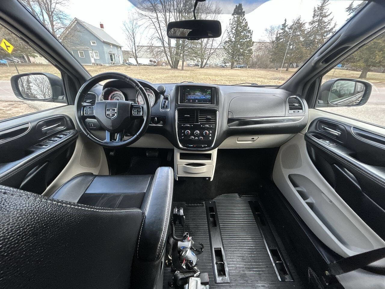 Used 2018 Dodge Grand Caravan SXT image 22