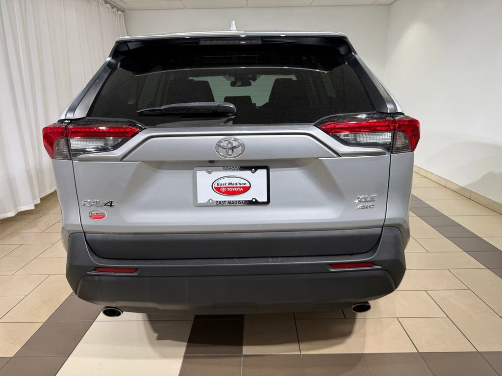 Certified 2022 Toyota RAV4 XLE w/ Convenience Package AWD/4WD image 4