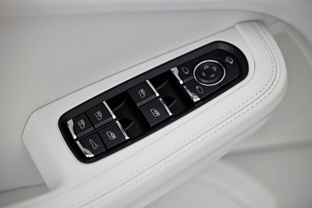 New 2026 Porsche Macan AWD/4WD image 19