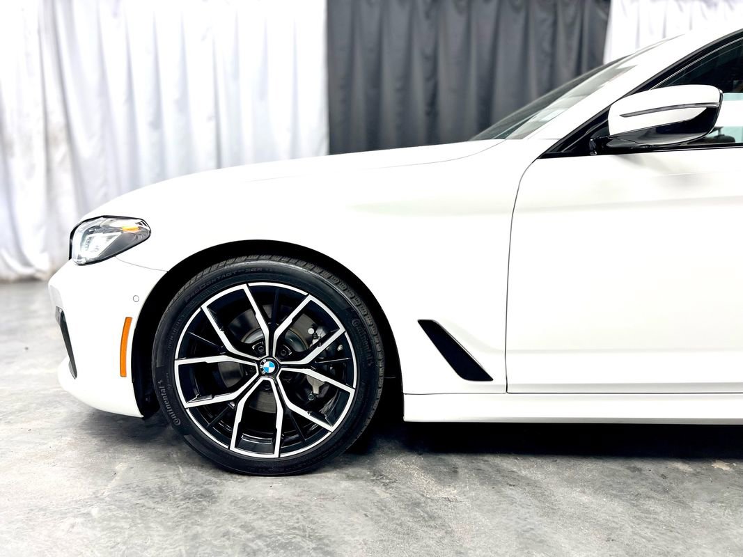 Used 2022 BMW 530i xDrive w/ M Sport Package image 9