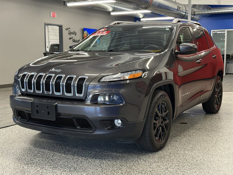 Used 2015 Jeep Cherokee Latitude w/ Cold Weather Group AWD/4WD image 3
