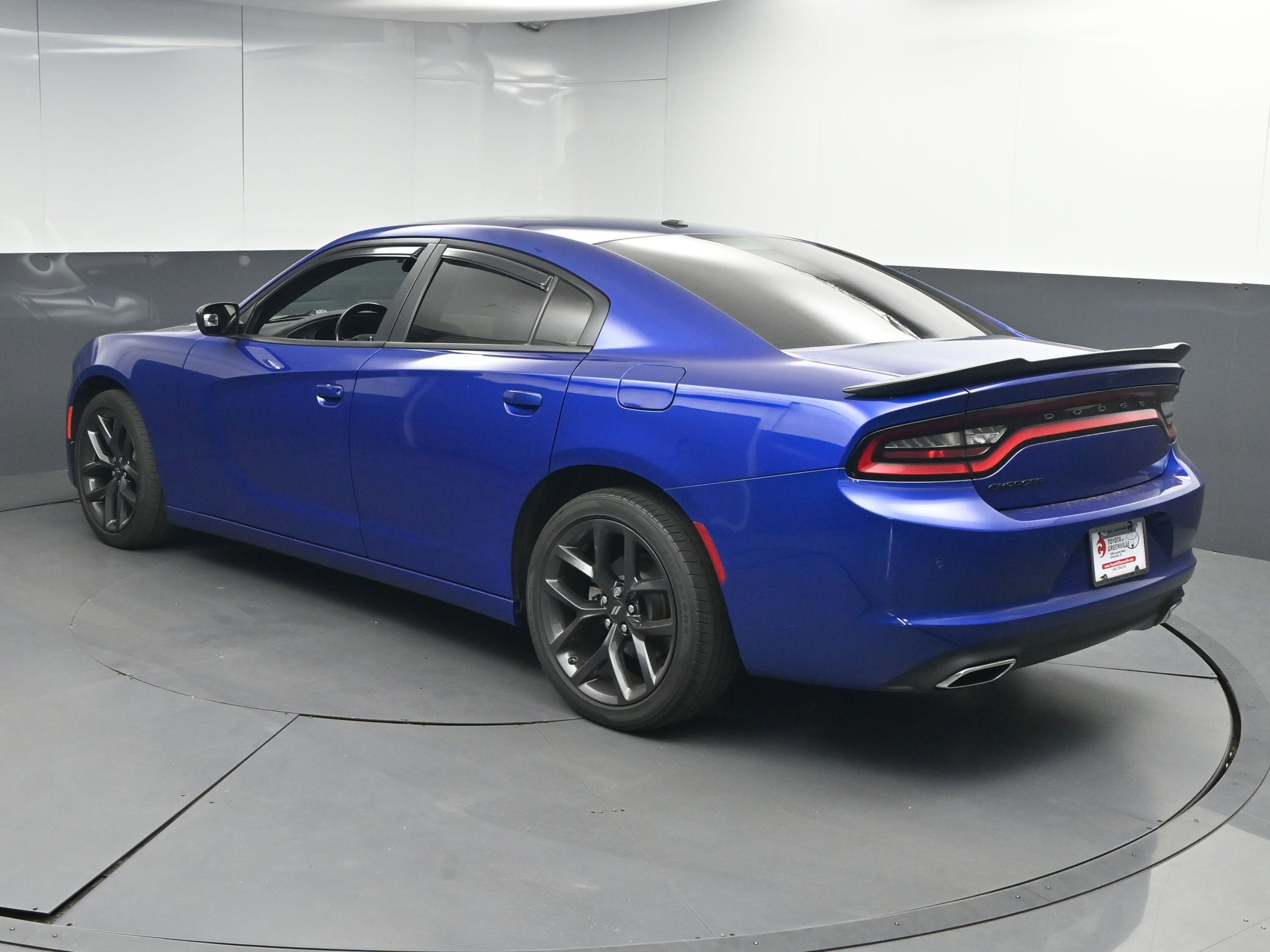 Used 2022 Dodge Charger SXT w/ Blacktop Package RWD image 6