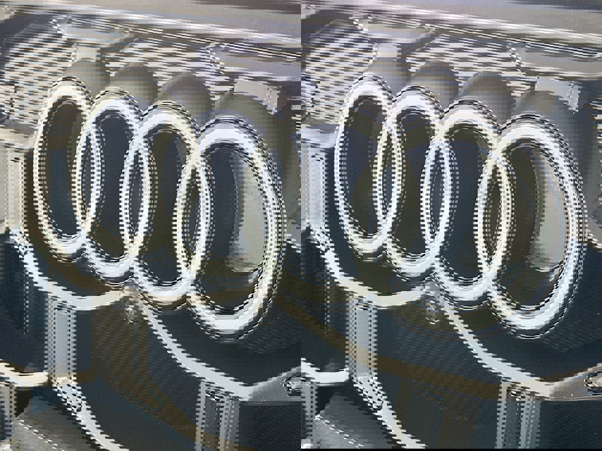 Used 2025 Audi SQ7 Premium Plus w/ Executive Package image 38