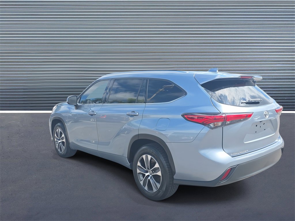 Used 2021 Toyota Highlander XLE image 4