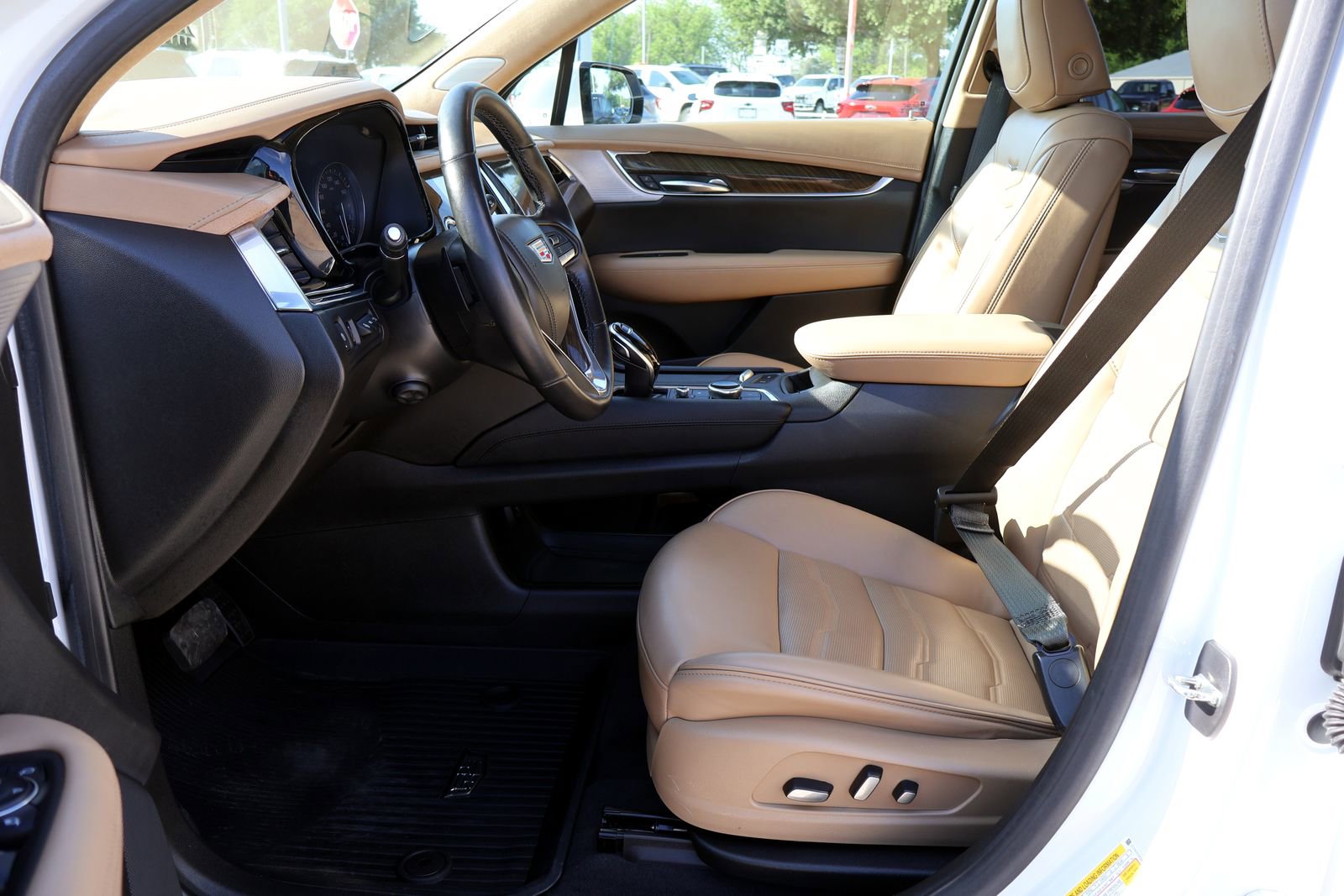 Used 2022 Cadillac XT6 Premium Luxury w/ Platinum Package image 21