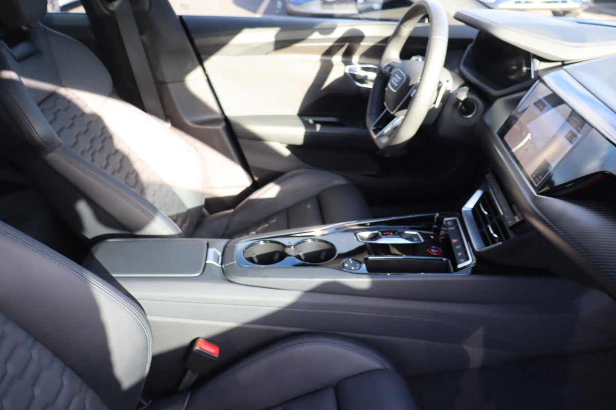 Used 2022 Audi e-tron GT Prestige AWD/4WD image 13