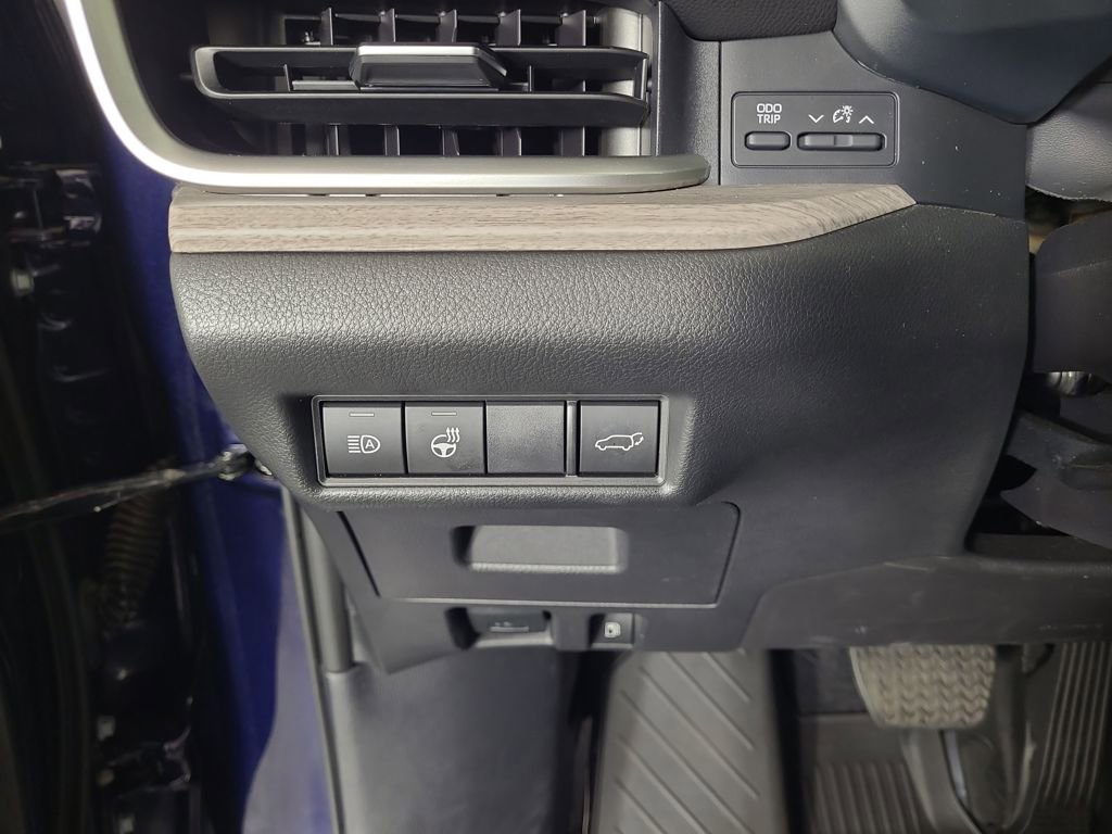 Used 2025 Toyota Grand Highlander AWD image 16