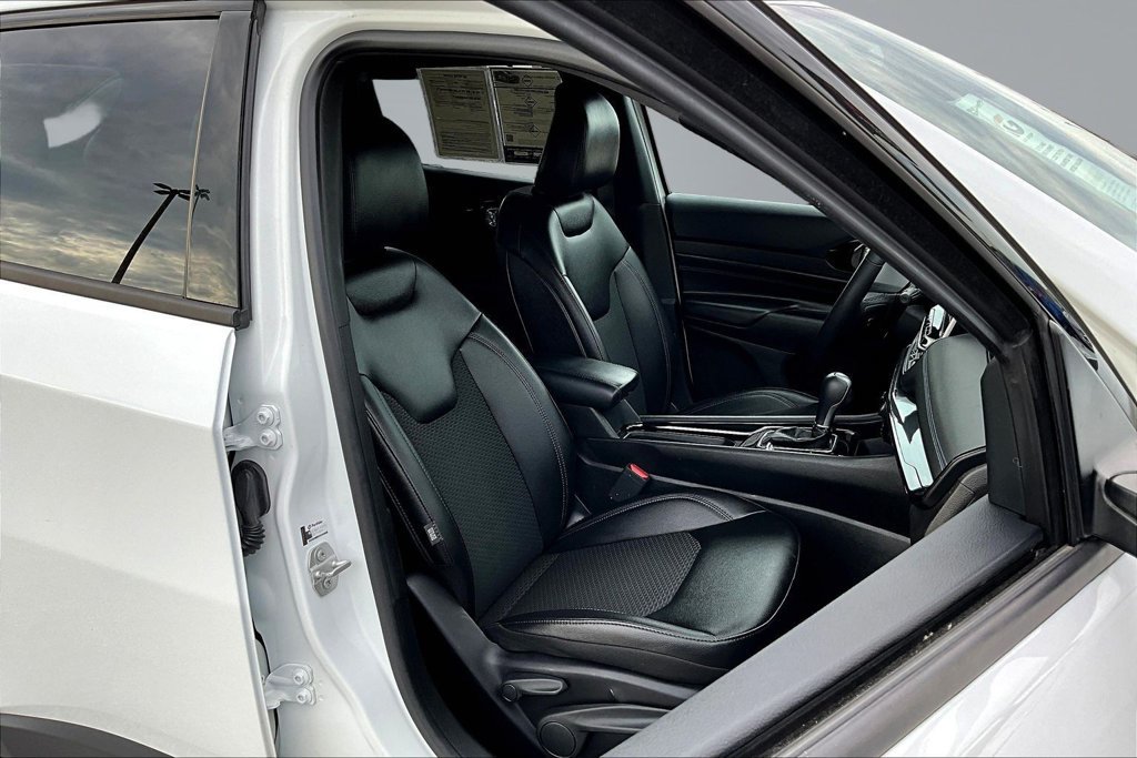 Used 2025 Jeep Compass Latitude w/ Altitude Special Edition AWD/4WD image 29