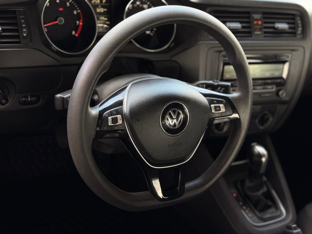 Used 2015 Volkswagen Jetta S image 29
