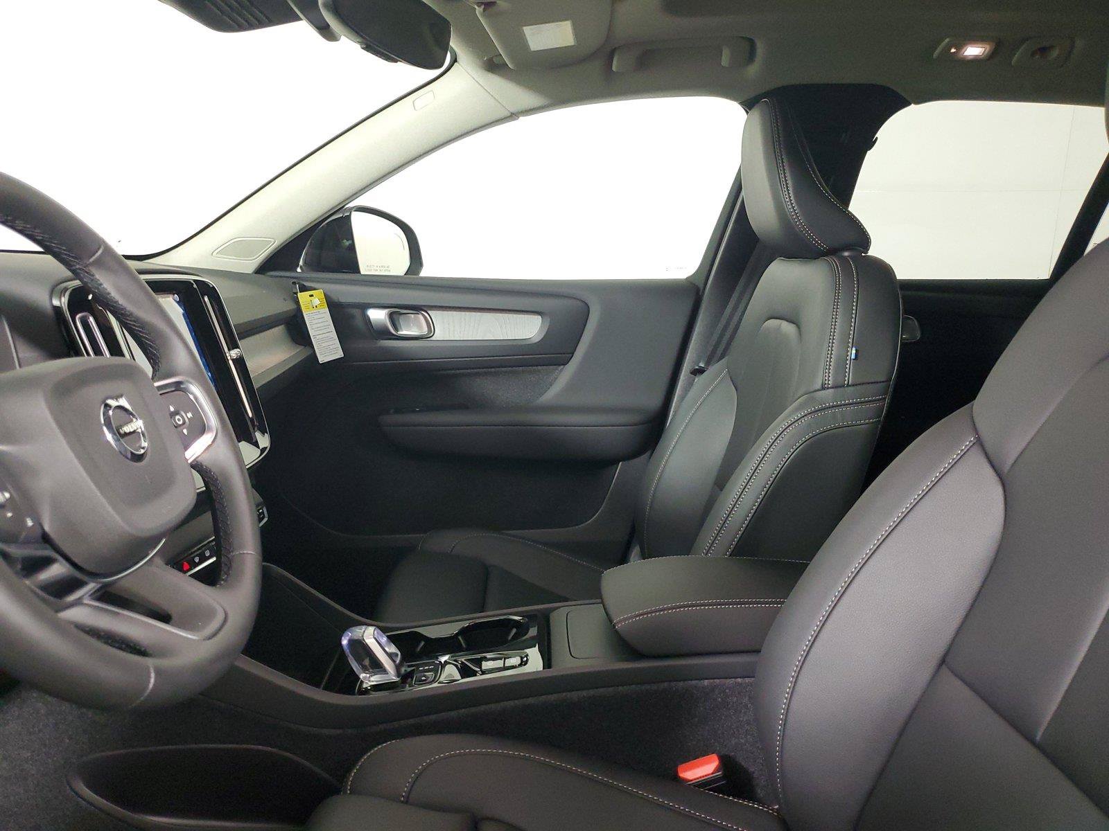 New 2026 Volvo XC40 B4 Plus w/ Protection Package Premier FWD image 22