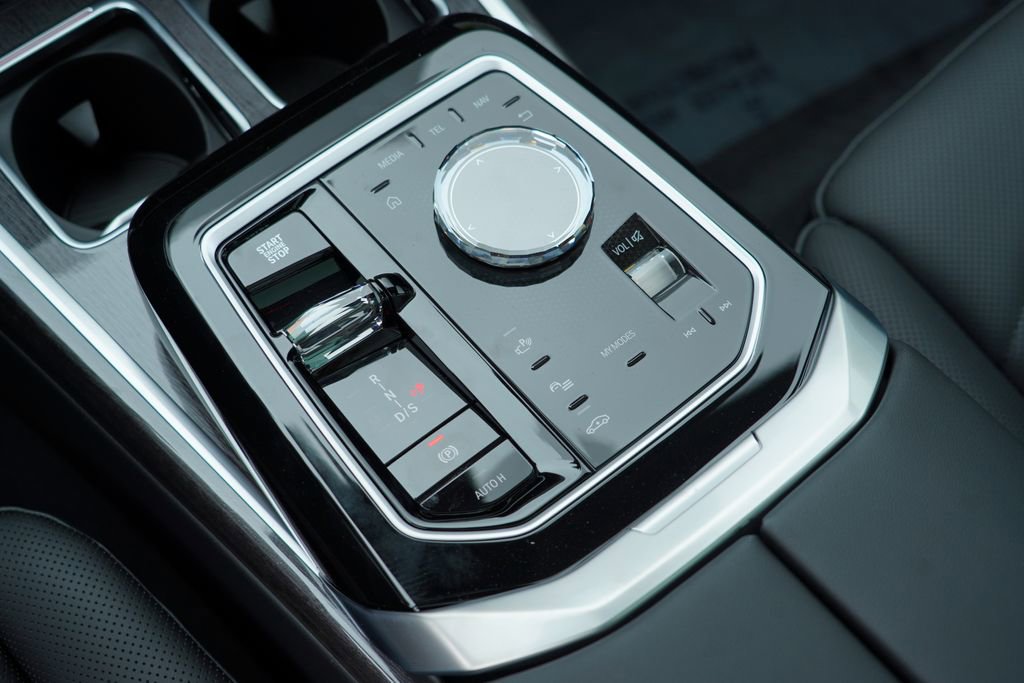 New 2026 BMW 740i w/ Premium Package RWD image 18