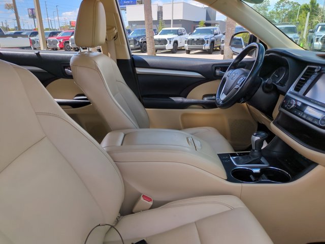 Used 2017 Toyota Highlander XLE image 22