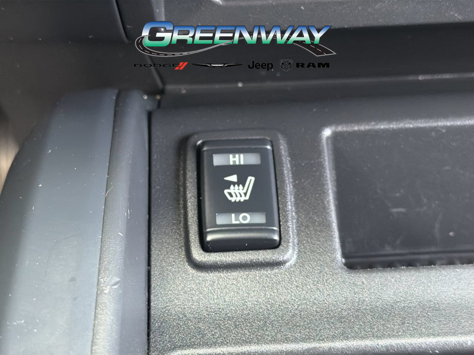 Used 2019 Nissan Titan SV w/ SV Convenience Package RWD image 24