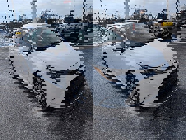 Certified 2025 Toyota Corolla LE image 1