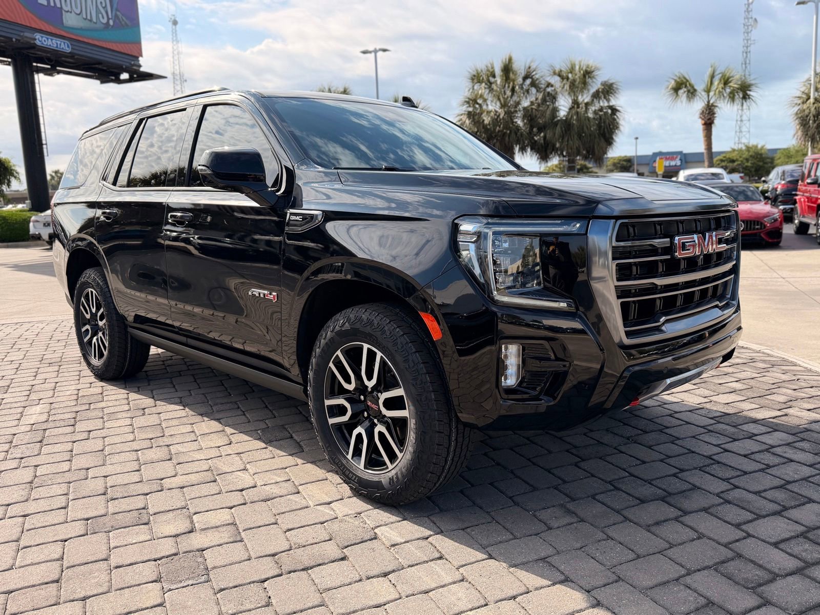 Used 2023 GMC Yukon AT4 w/ AT4 Premium Package AWD/4WD image 7