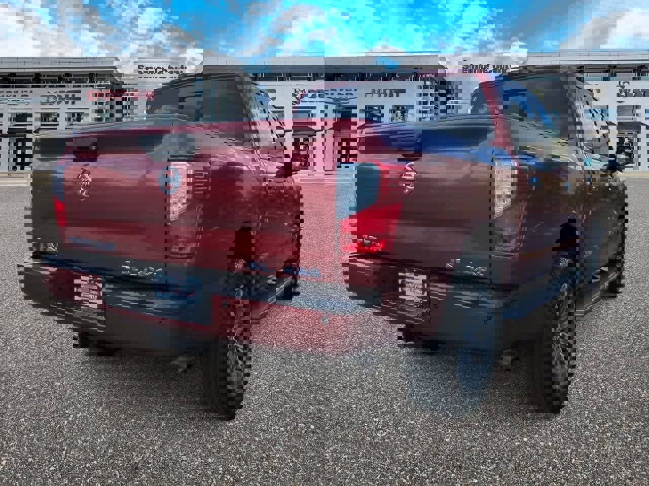 Used 2018 Nissan Titan SL image 8