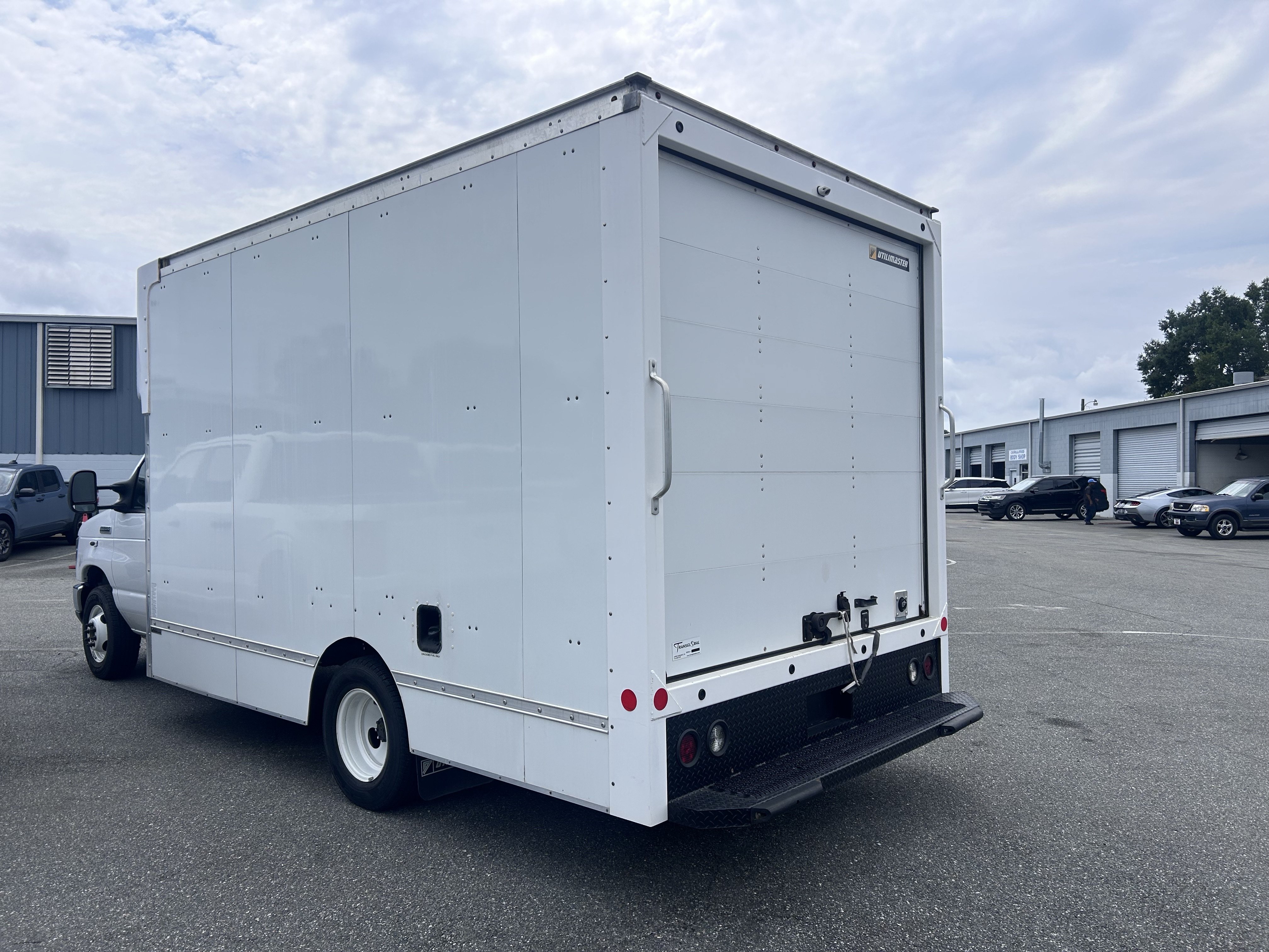 Used 2022 Ford E-350 and Econoline 350 Super Duty RWD image 5