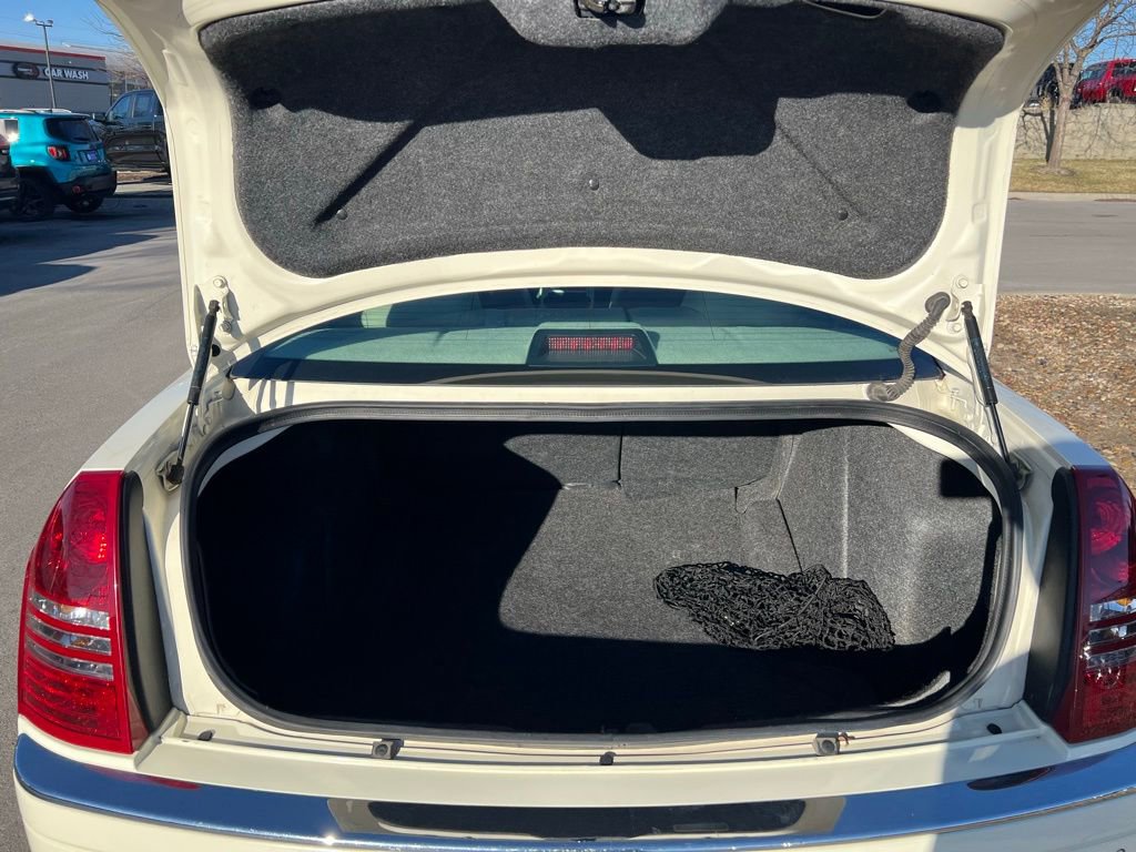 Used 2006 Chrysler 300 C w/ Protection Group II image 22