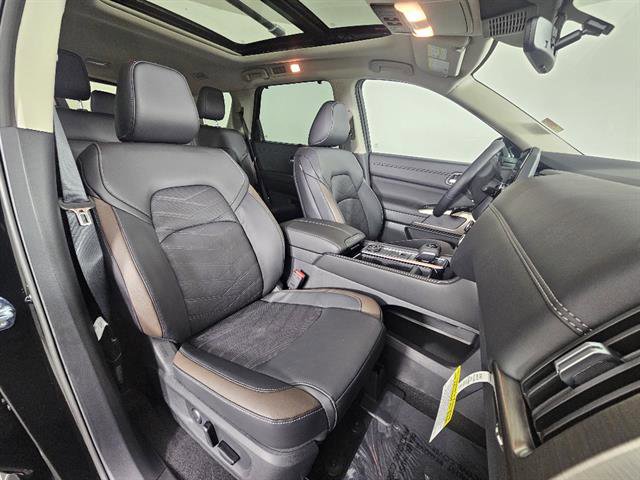 New 2025 Nissan Pathfinder Platinum AWD/4WD image 14