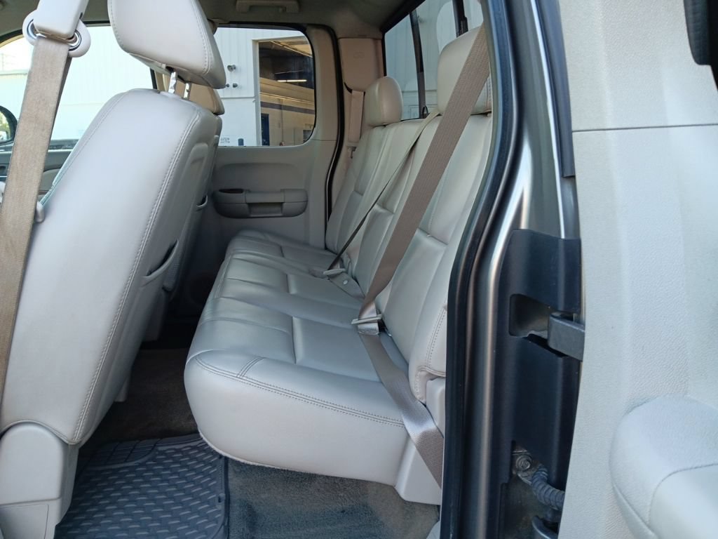 Used 2007 GMC Sierra 1500 SLT w/ SLE/SLT Trailering Package AWD/4WD image 25