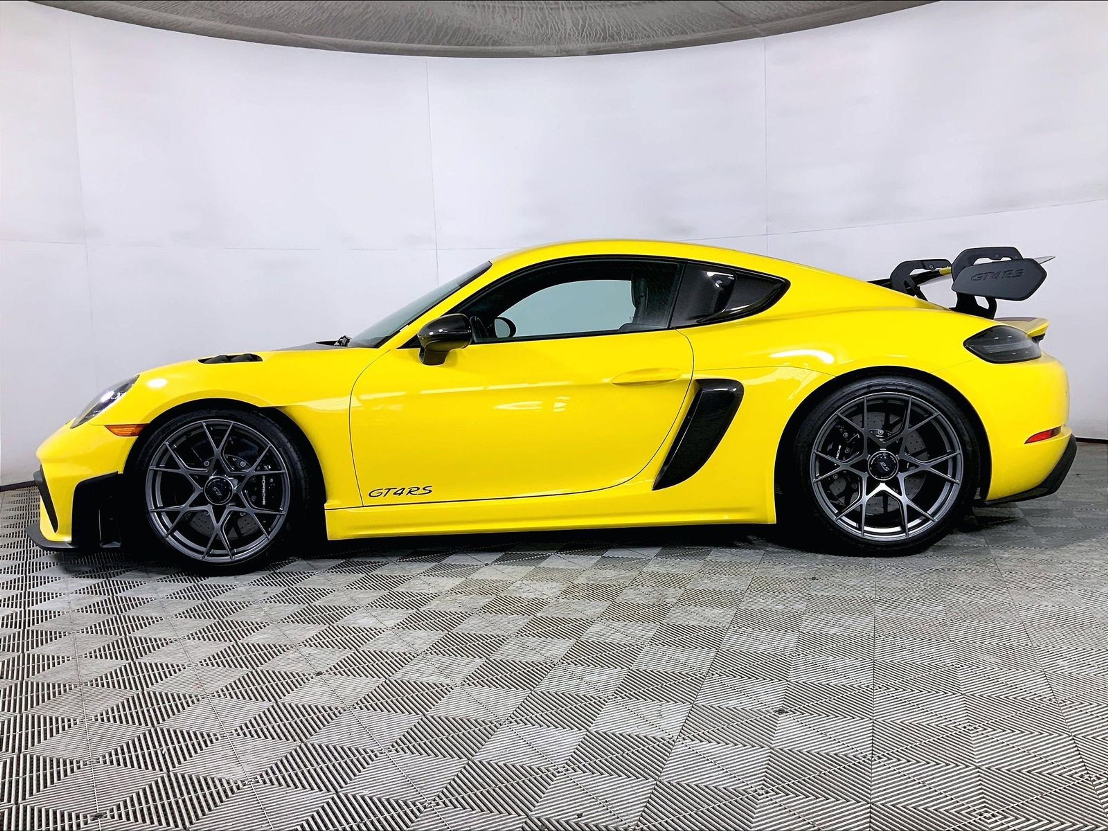 Certified 2024 Porsche 718 Cayman GT4 RS RWD image 2