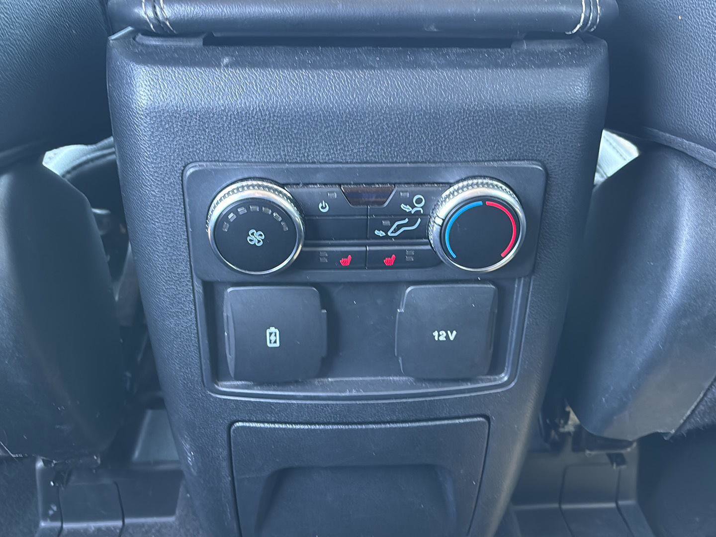 Used 2023 Ford Explorer Limited image 8