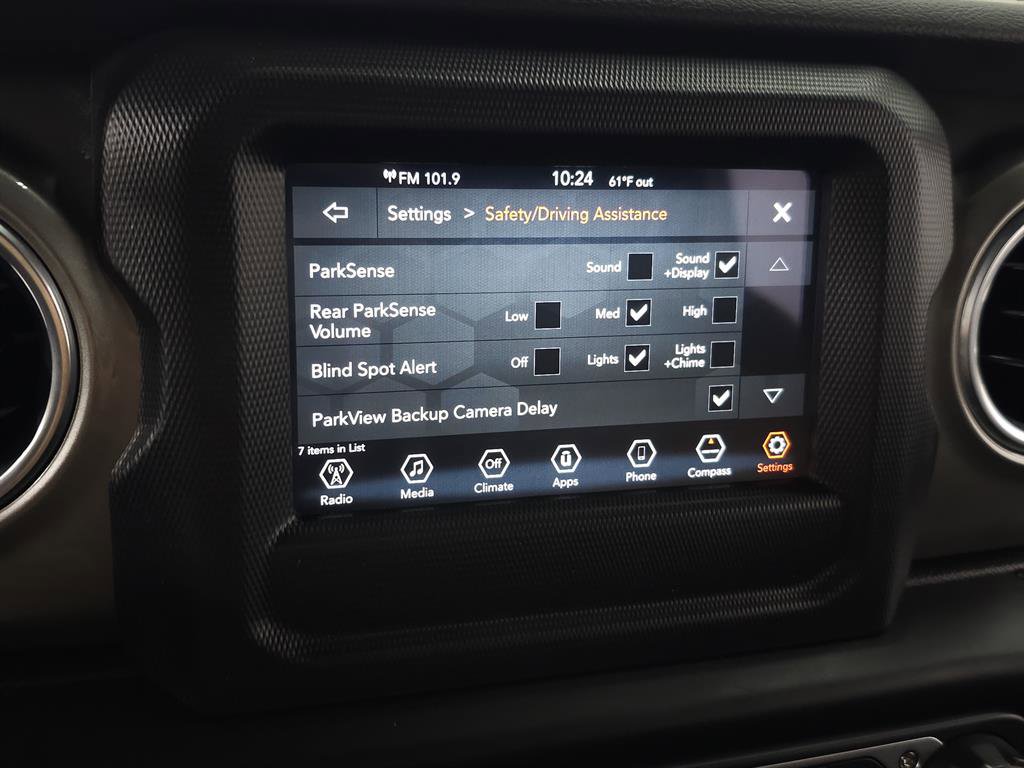 Used 2018 Jeep Wrangler Unlimited Sahara w/ Dual Top Group image 23