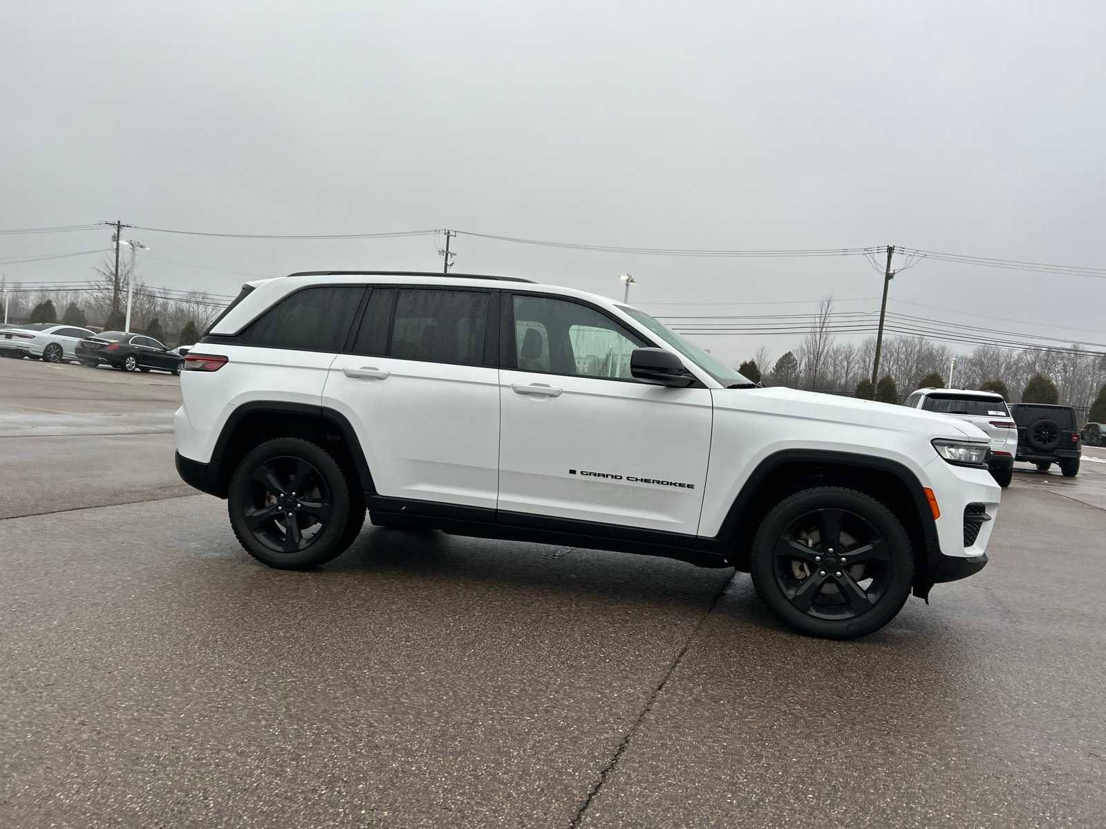 Used 2022 Jeep Grand Cherokee Altitude image 15