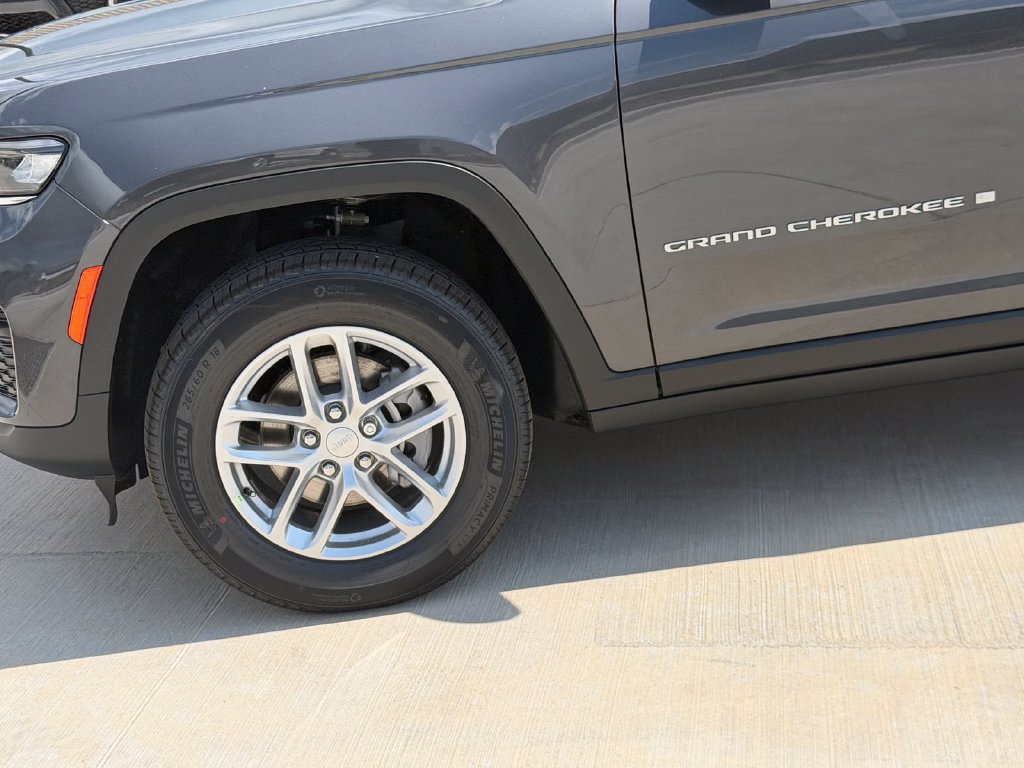 New 2026 Jeep Grand Cherokee Laredo RWD image 9