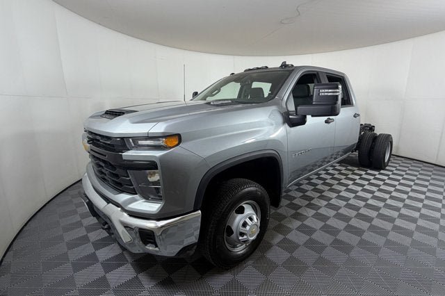 Used 2026 Chevrolet Silverado 3500 W/T w/ WT Convenience Package AWD/4WD image 2