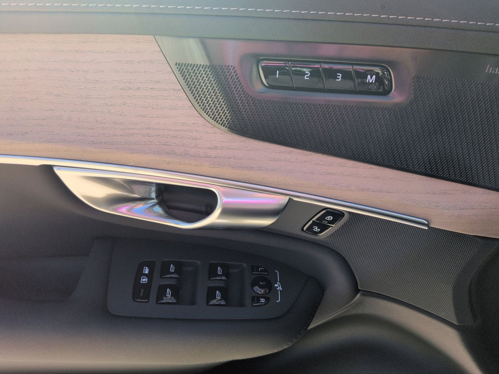 New 2026 Volvo XC90 B6 Plus image 15