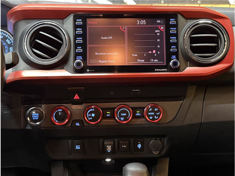 Used 2020 Toyota Tacoma TRD Sport AWD/4WD image 19