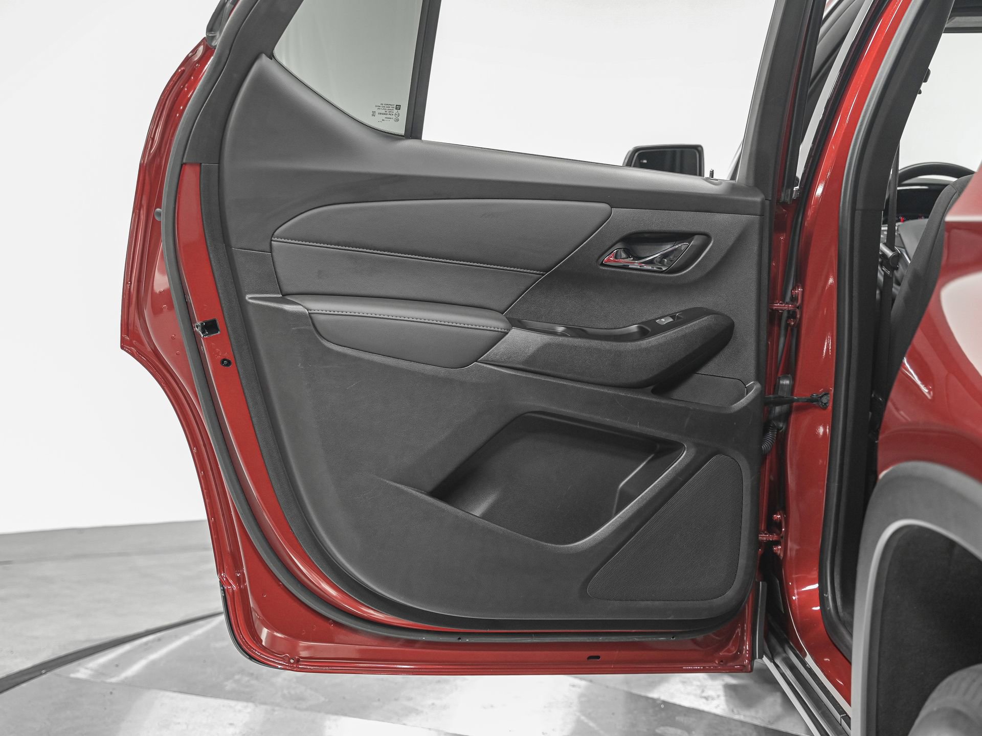 Used 2023 Chevrolet Traverse LT w/ LPO, Floor Liner Package image 25