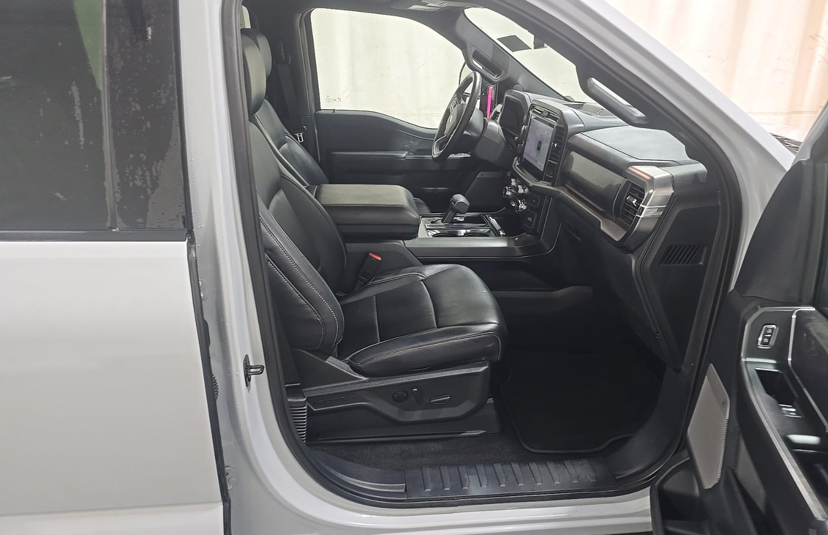 Used 2025 Ford F150 Lariat AWD/4WD image 8