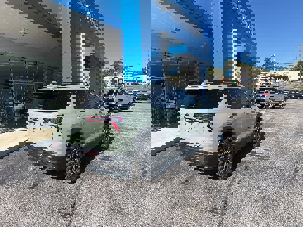 New 2026 Chevrolet Equinox ACTIV image 3