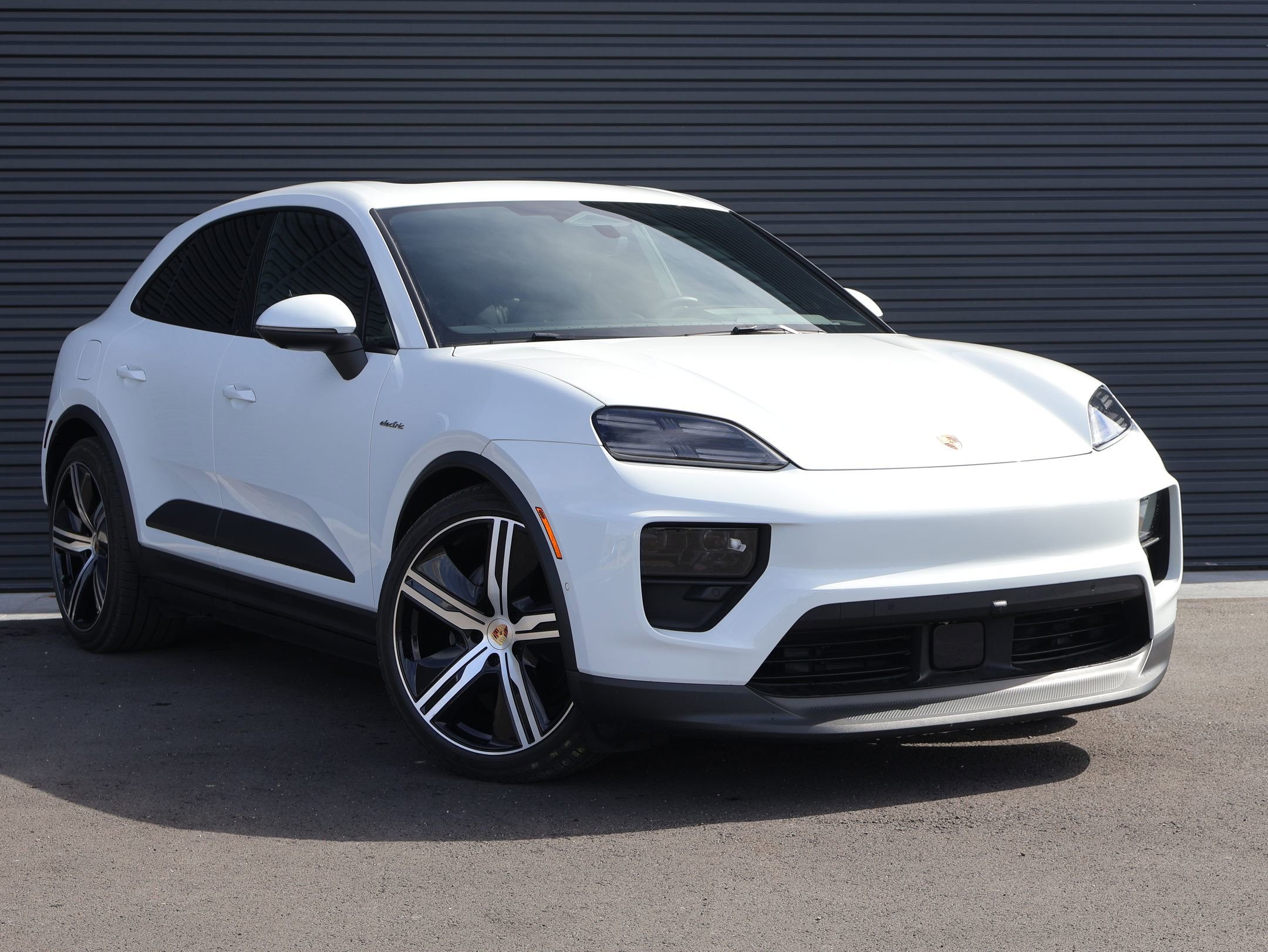 Certified 2025 Porsche Macan 4 Electric AWD/4WD image 8