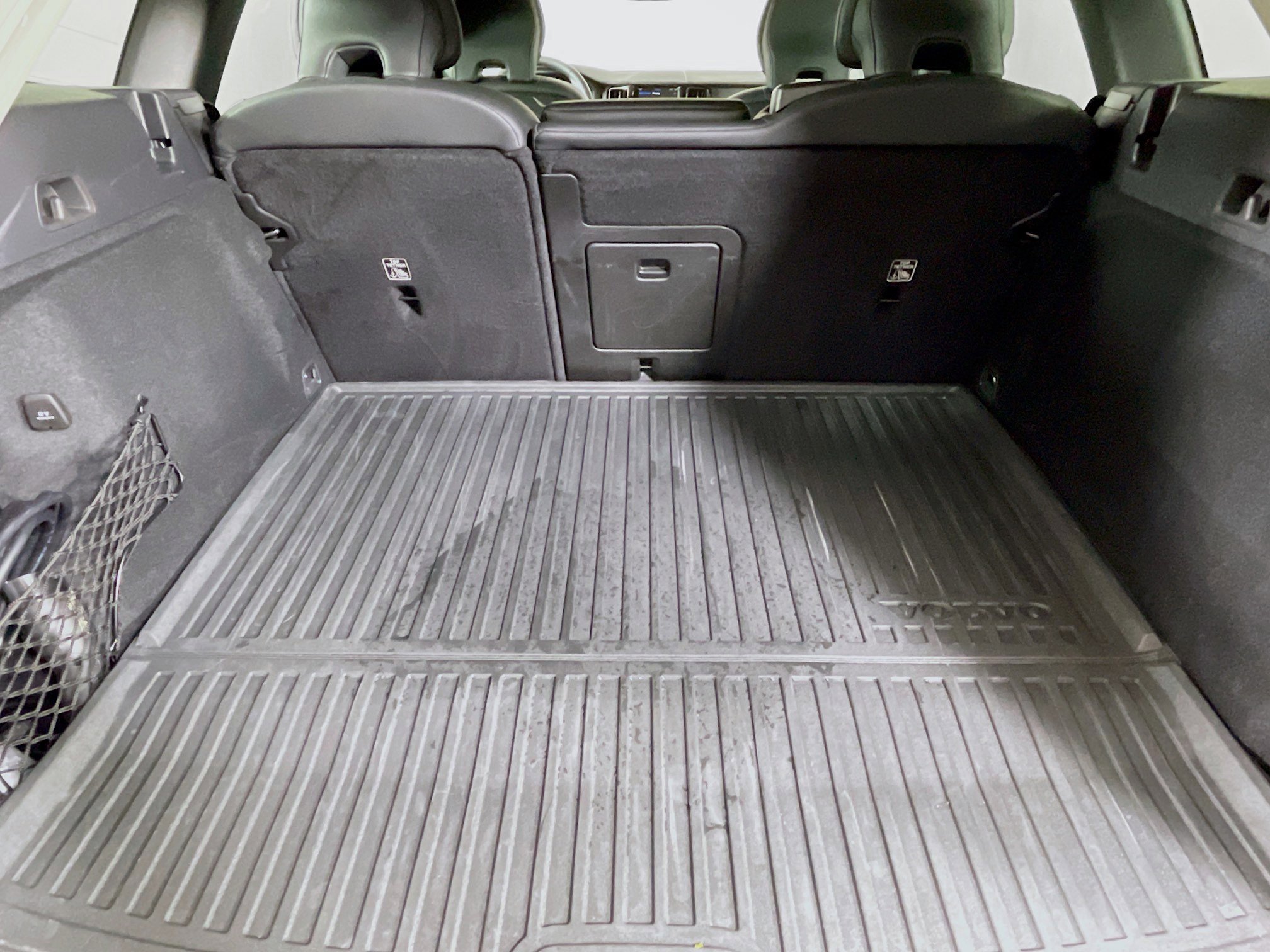 Used 2023 Volvo XC60 T8 Plus image 29