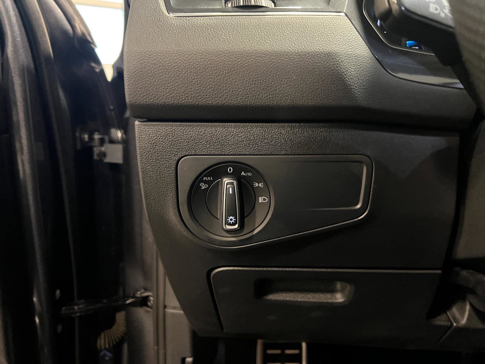 Used 2022 Volkswagen Tiguan SEL R-Line image 15