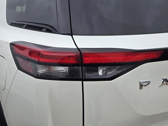 Used 2023 Nissan Pathfinder Platinum FWD image 29