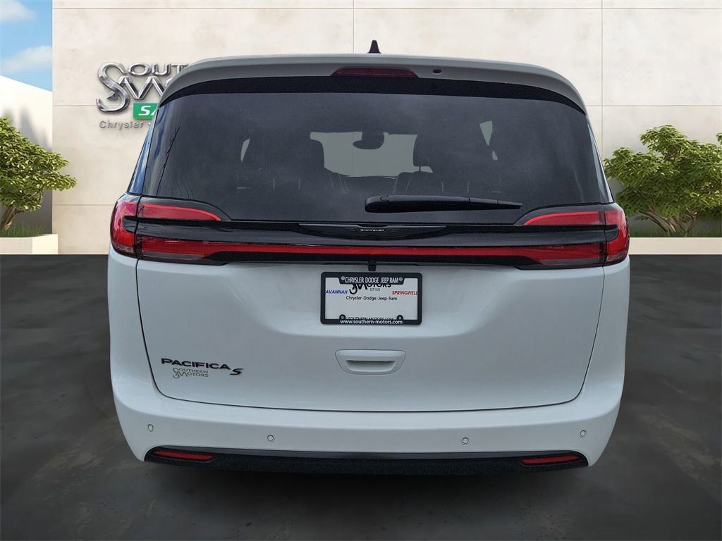 New 2026 Chrysler Pacifica Select w/ S Appearance Package FWD image 4