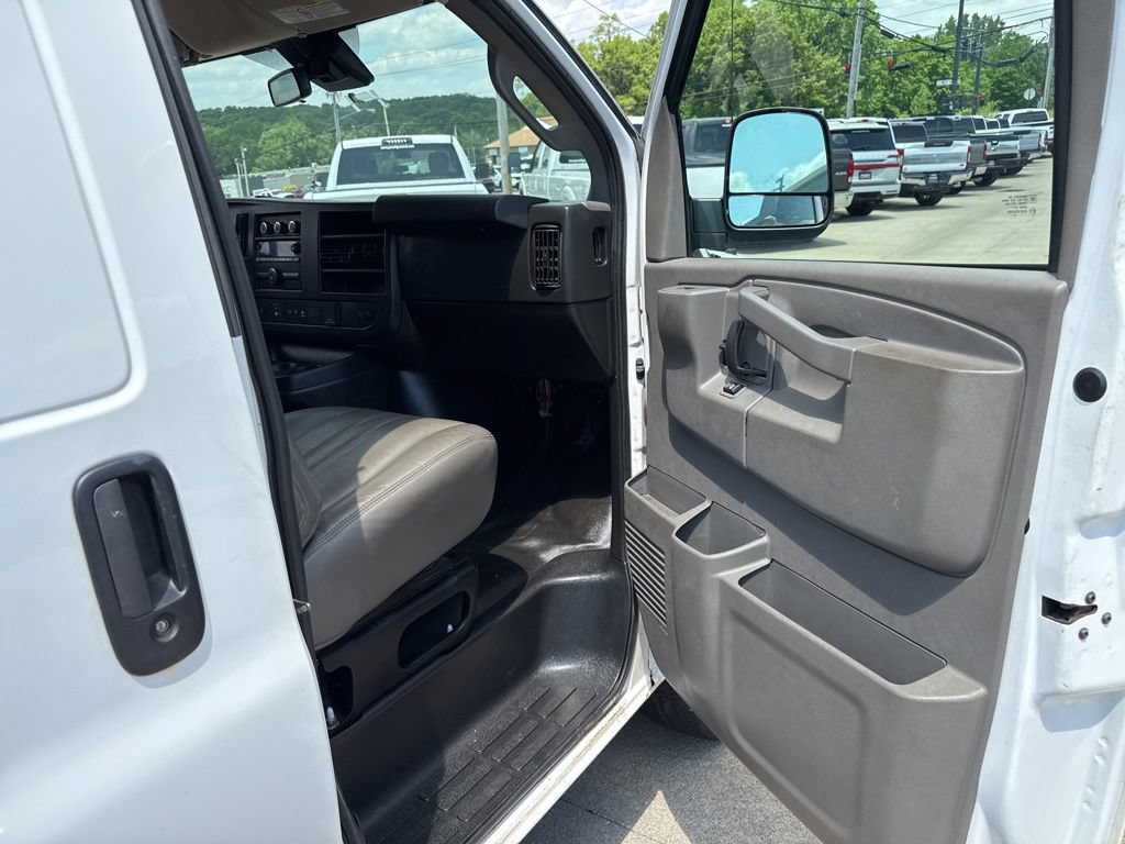 Used 2021 Chevrolet Express 3500 w/ Driver Convenience Package RWD image 38