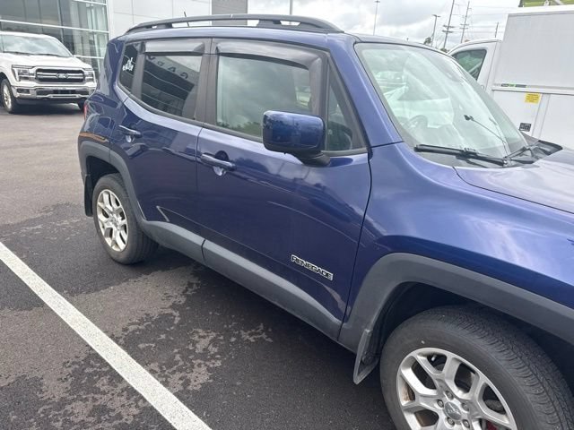 Used 2017 Jeep Renegade Latitude w/ Advanced Technology Group AWD/4WD image 8