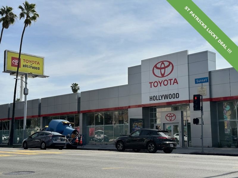 Used 2022 Toyota RAV4 SE w/ Convenience Package image 34