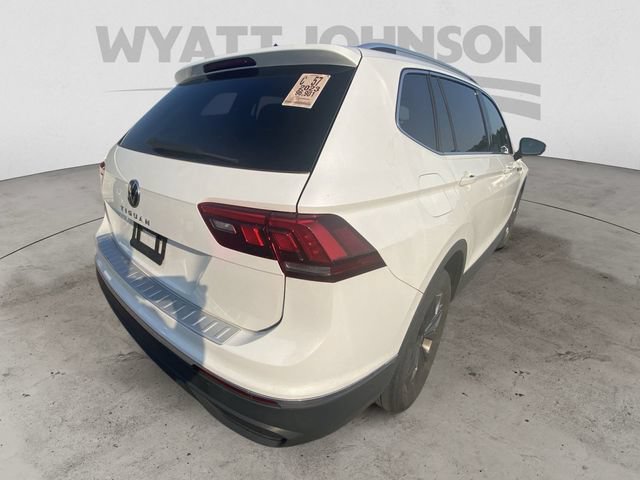 Used 2024 Kia Carnival EX FWD image 9