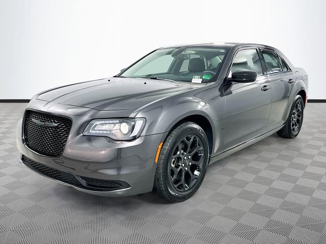 Used 2022 Chrysler 300 Touring w/ Sport Appearance Package image 3